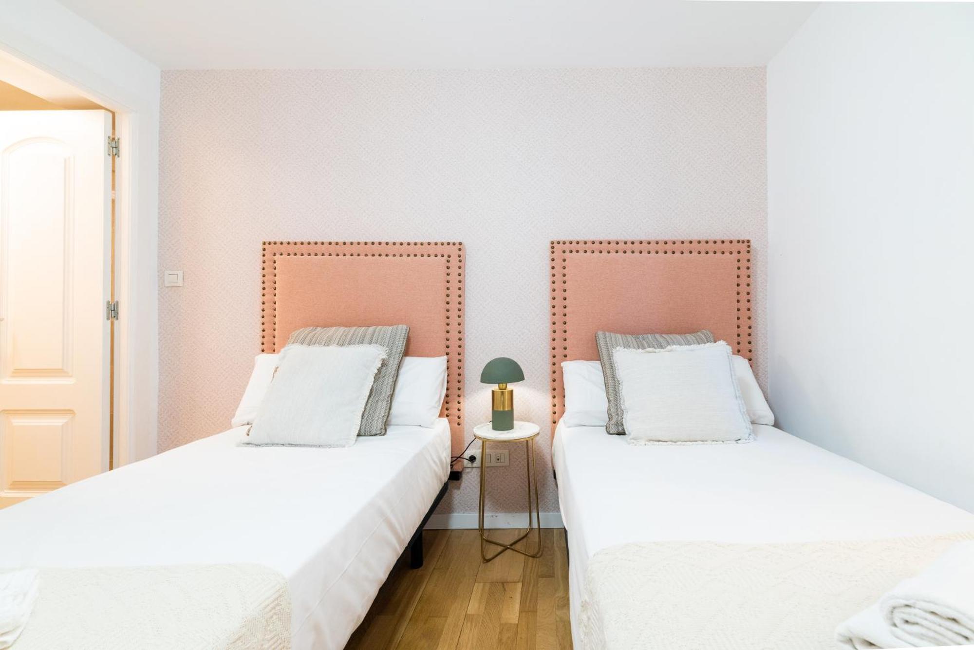 Moderno Apartamento En Granada Centro Luaran gambar