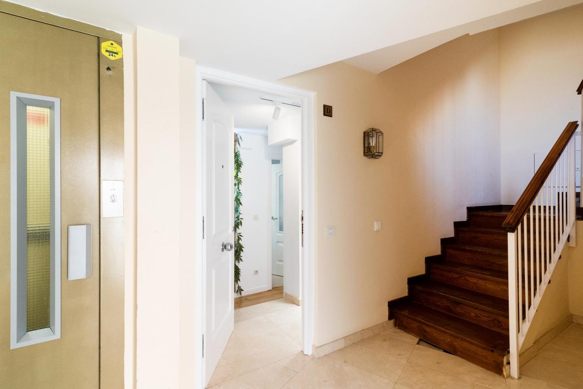 Moderno Apartamento En Granada Centro Luaran gambar