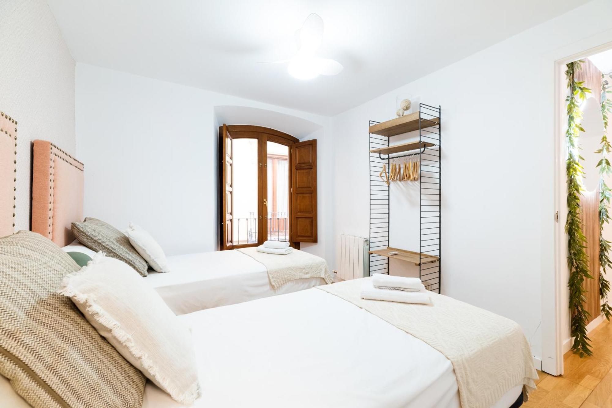 Moderno Apartamento En Granada Centro Luaran gambar