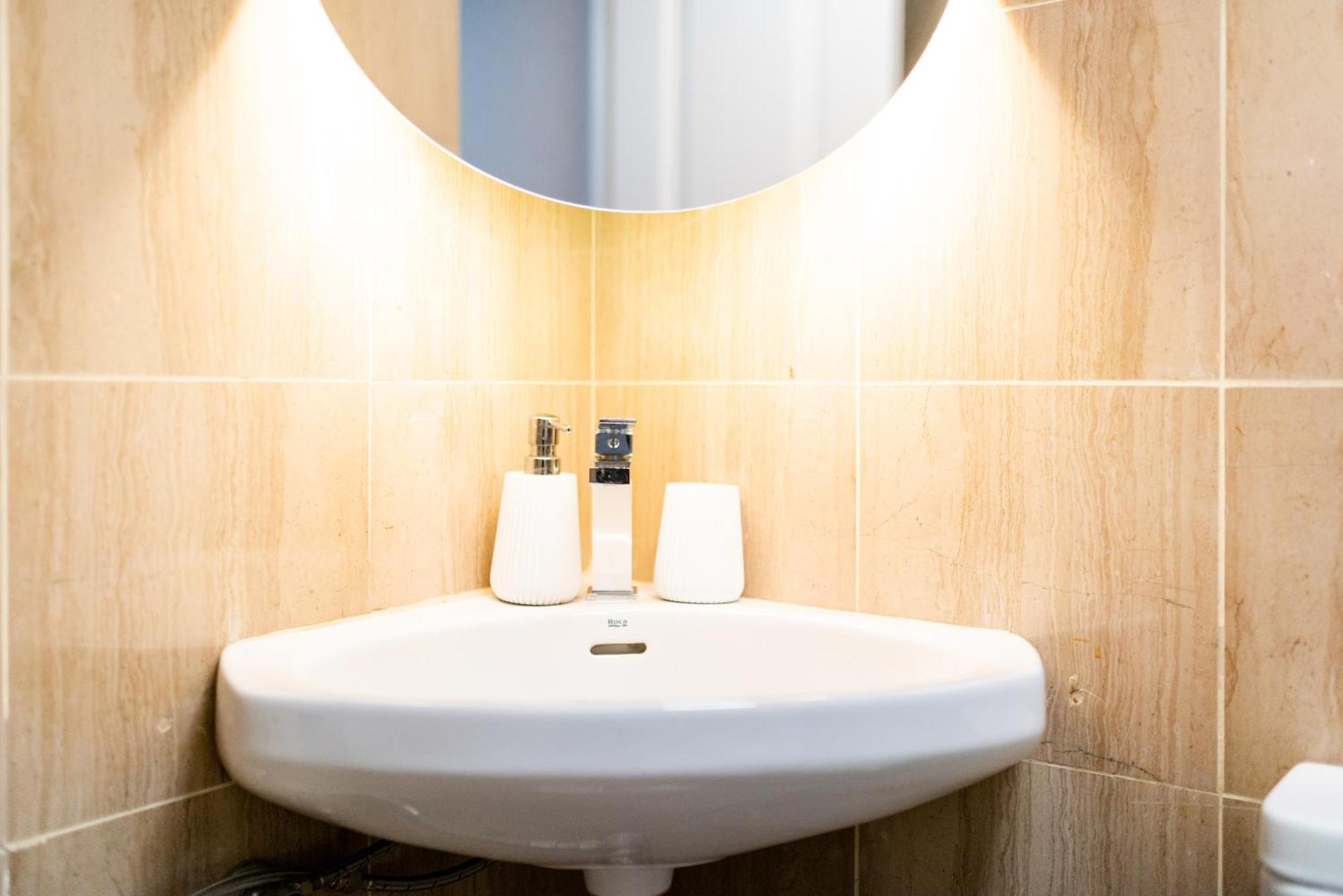 Moderno Apartamento En Granada Centro Luaran gambar
