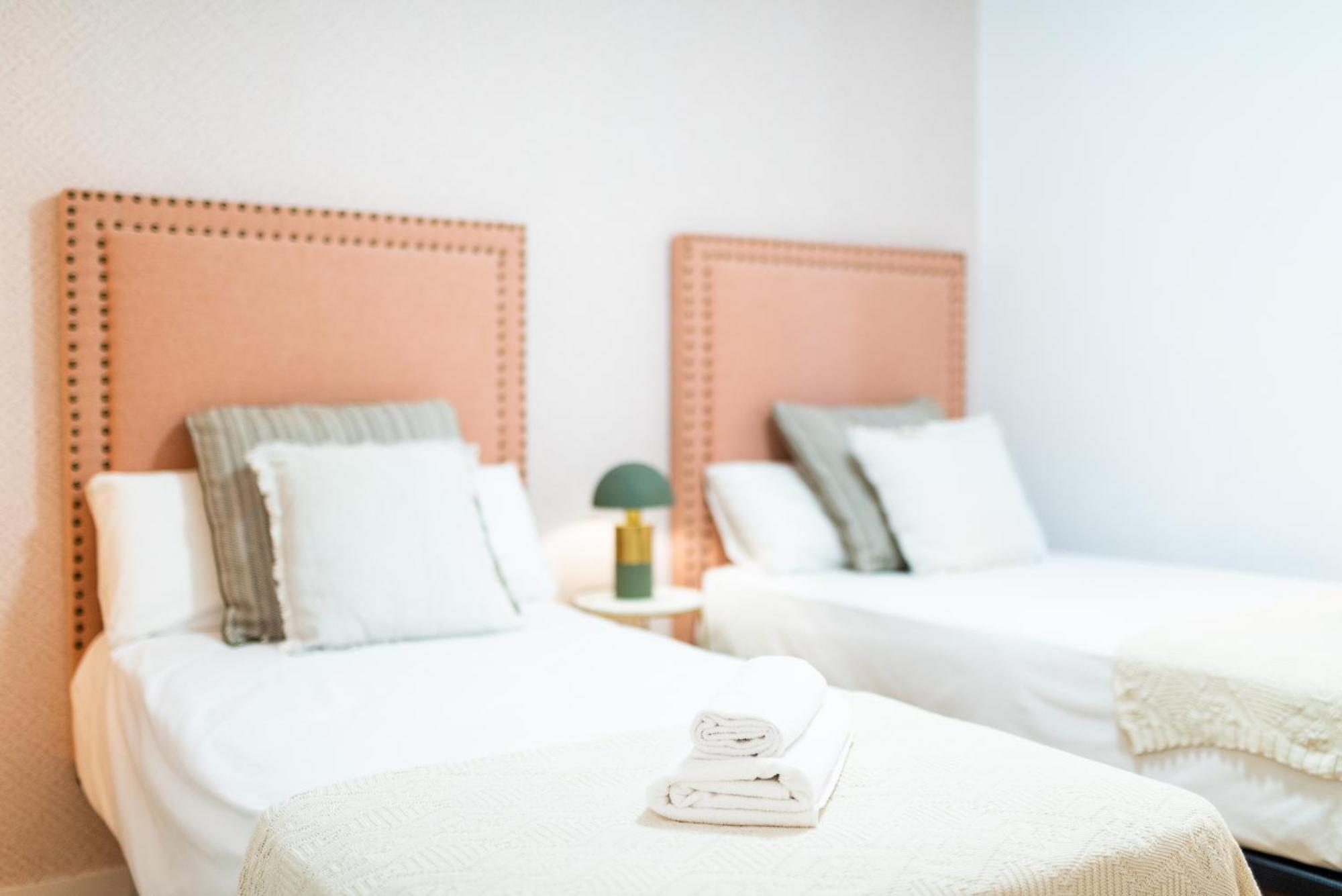 Moderno Apartamento En Granada Centro Luaran gambar