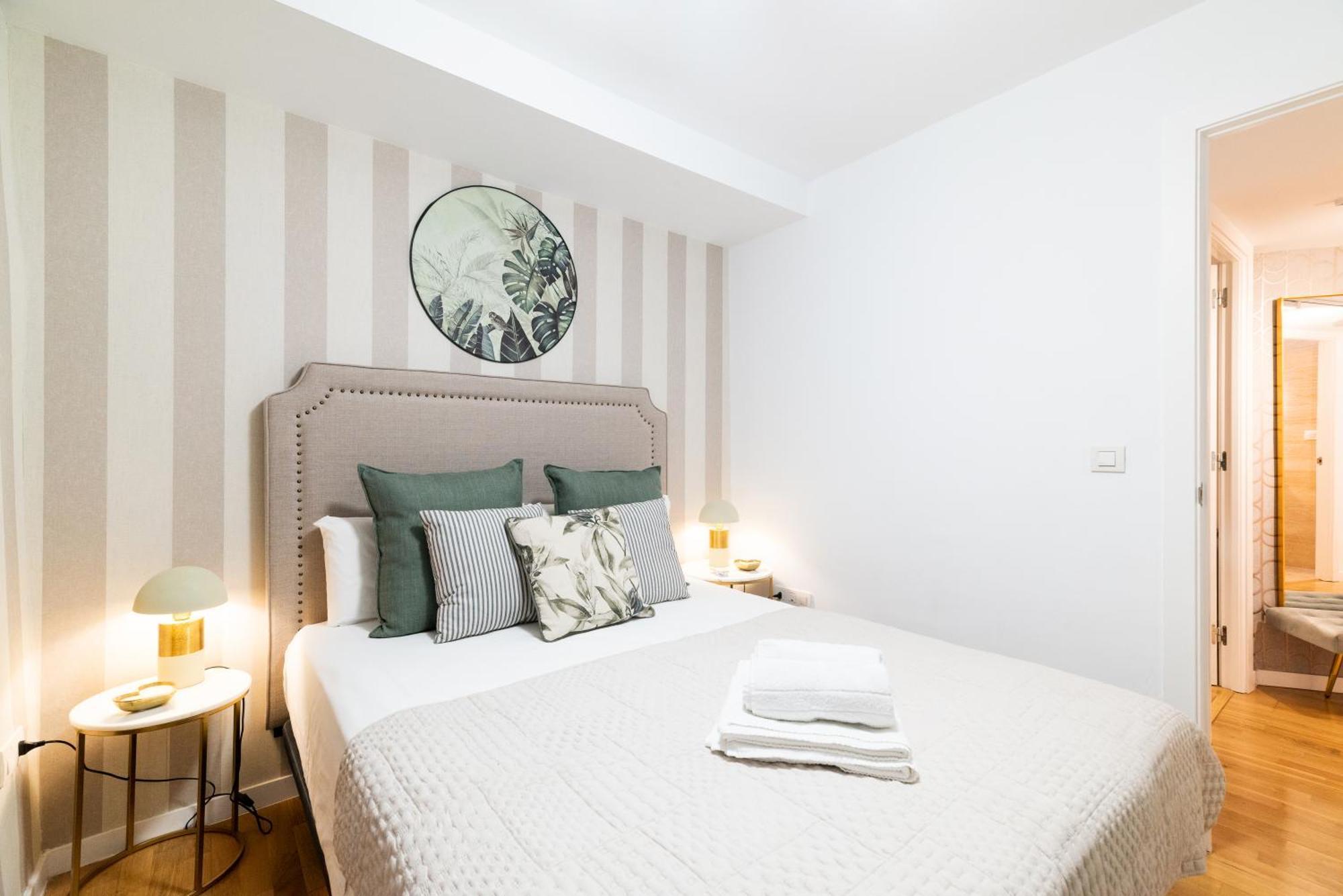 Moderno Apartamento En Granada Centro Luaran gambar