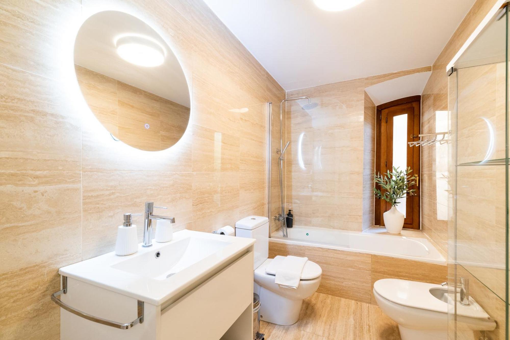 Moderno Apartamento En Granada Centro Luaran gambar