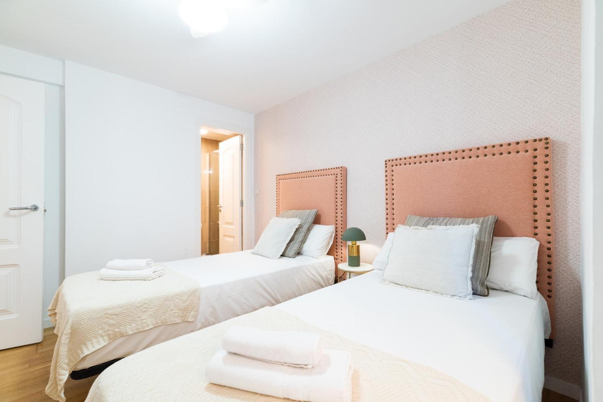 Moderno Apartamento En Granada Centro Luaran gambar